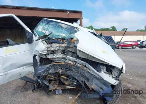 2003 Ford E-350 Super Duty Xl/Xlt z USA, uszkodzony, nr VIN 1FBSS31F03HB97415